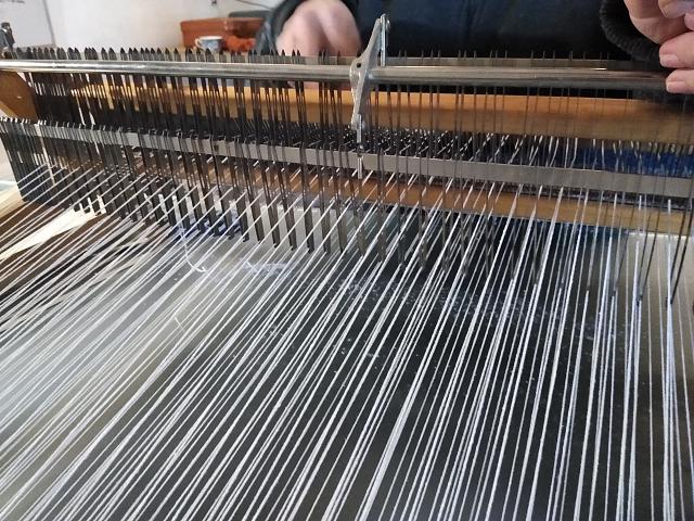 cours de tissage à ADN Laine, en Bourgogne du Sud