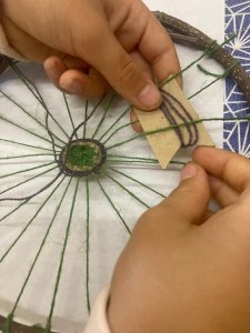 Atelier tissage pour enfant à ADN Laine à Pressy Sous Dondin (71220) en Bourgogne du Sud