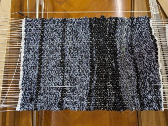 cours de tissage à ADN Laine, en Bourgogne du Sud
