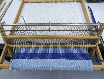 Métier à tisser sur table pour cours de tissage à ADN Laine en bourgonge du sud