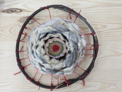 Atelier tissage pour enfants, halloween, à ADN Laine à pressy sous dondin, en Bourgogne du Sud 