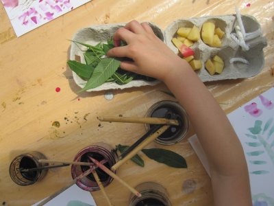 Outils et matériaux pour l'atelier encre végétales avec les enfants